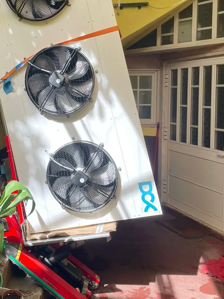 Drycooler DCX de 120 kW num carro sobe-escadas eléctrico