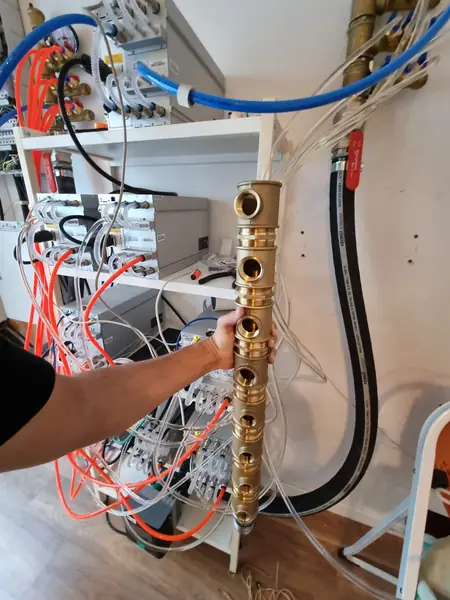 Colector com uma saída por máquina